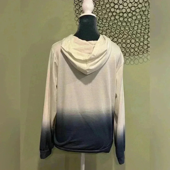 Hooded Sweatshirt ombré black and white with heart decoration- Size Large - Picture 3 of 4